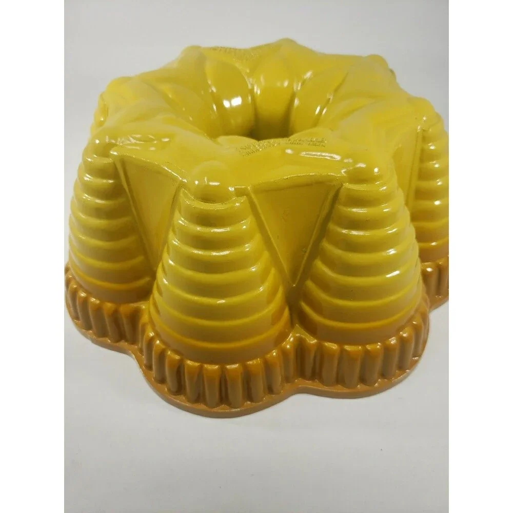 Vintage 1980s Nordic Ware Fiesta Party Pan Cast Aluminum Harvest Gold NOS USA